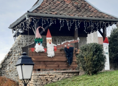 A la nuit tombée, le village s'illumine...