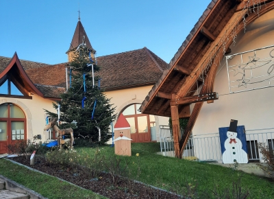 A la nuit tombée, le village s'illumine...