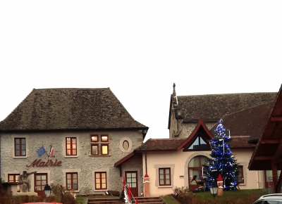 A la nuit tombée, le village s'illumine...